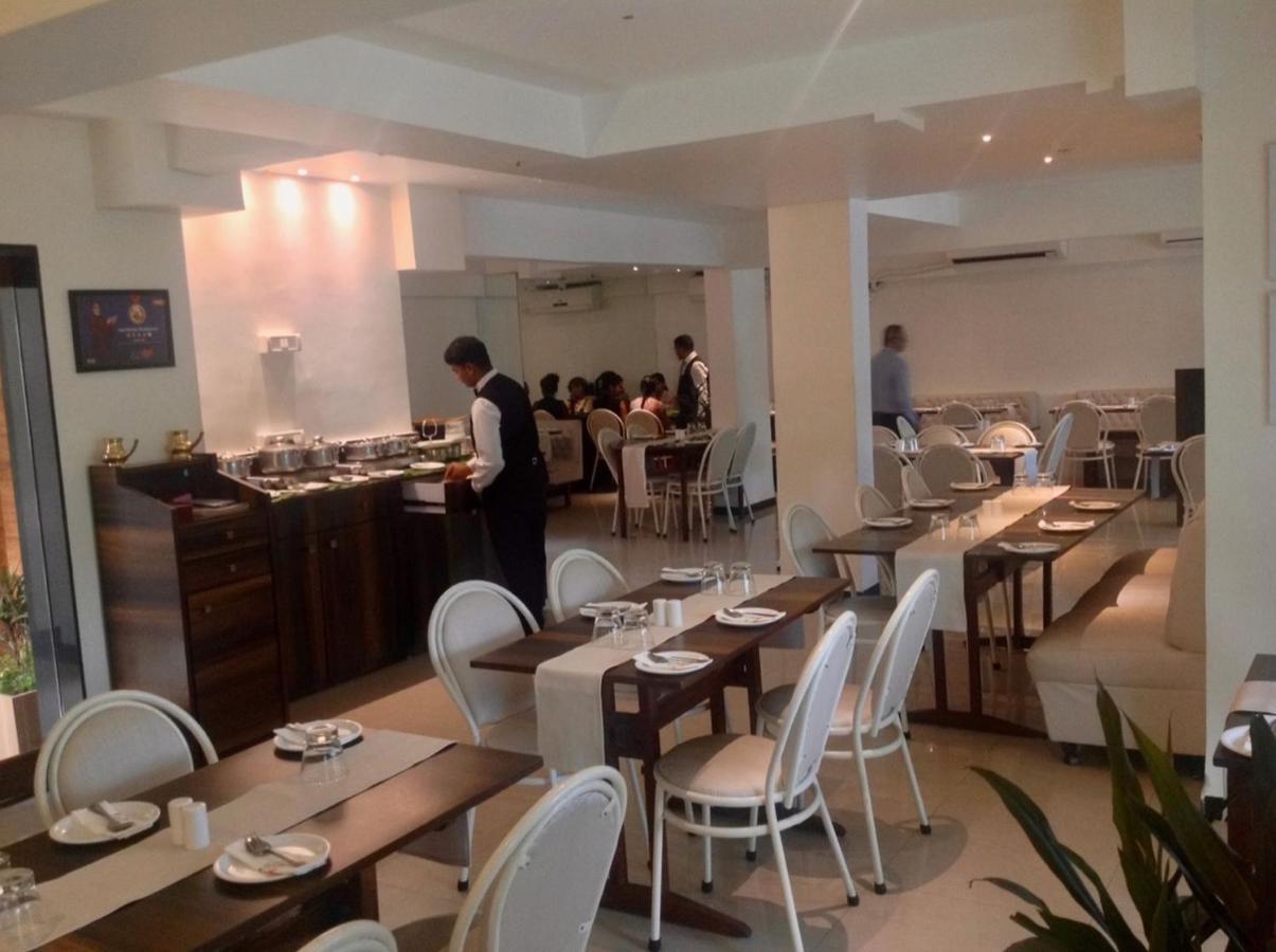 Hotel Samraj Bombay Extérieur photo